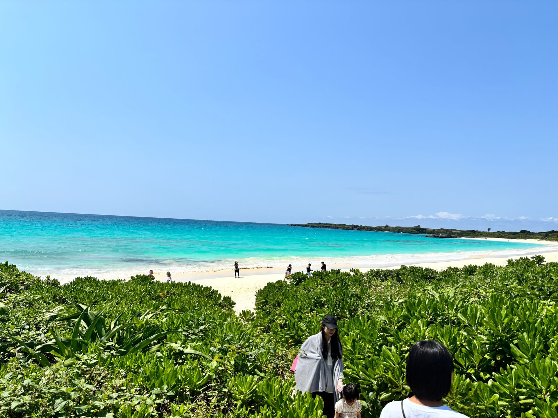 宮古島の崖から見る海